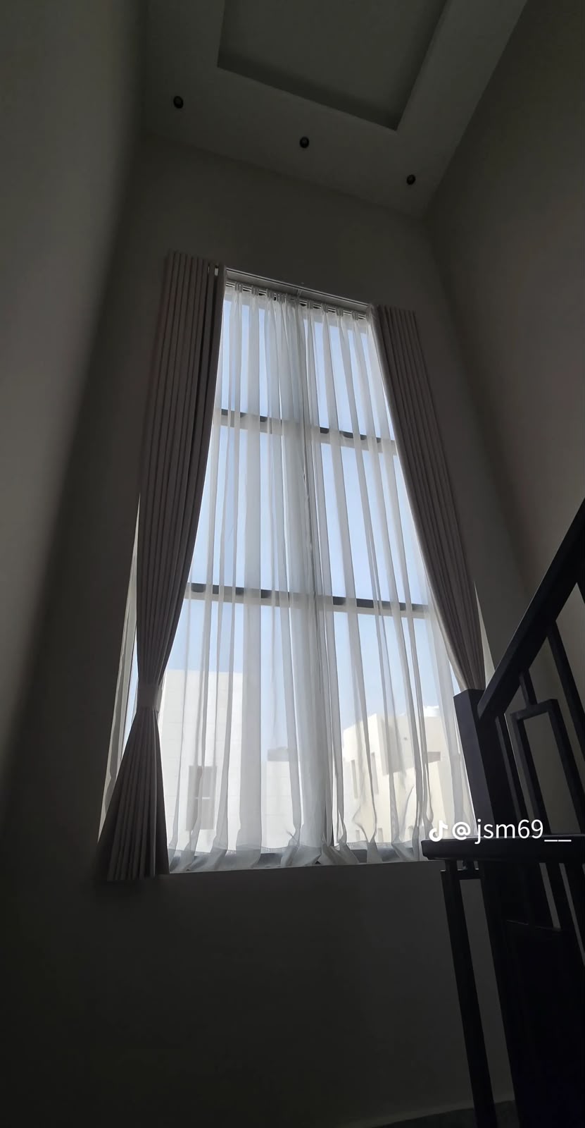 Smooth-Glide Ripplefold Wave Curtains in Warm Neutral Tone